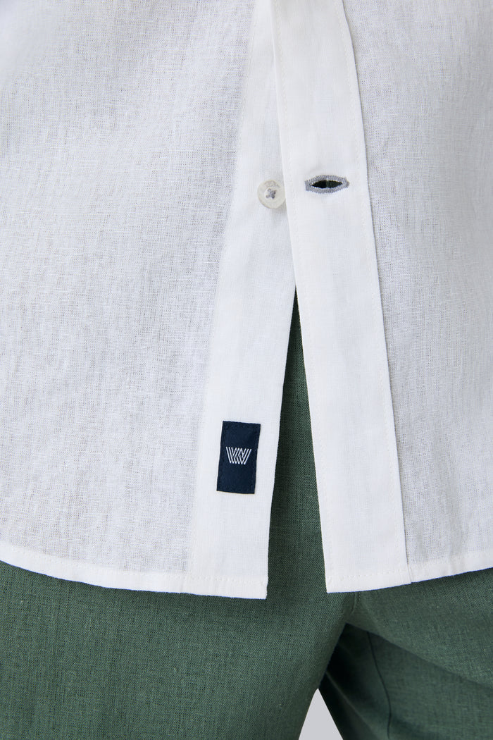 Mack Weldon logo on the tip of the buttons of Linen Button Up in Bright White