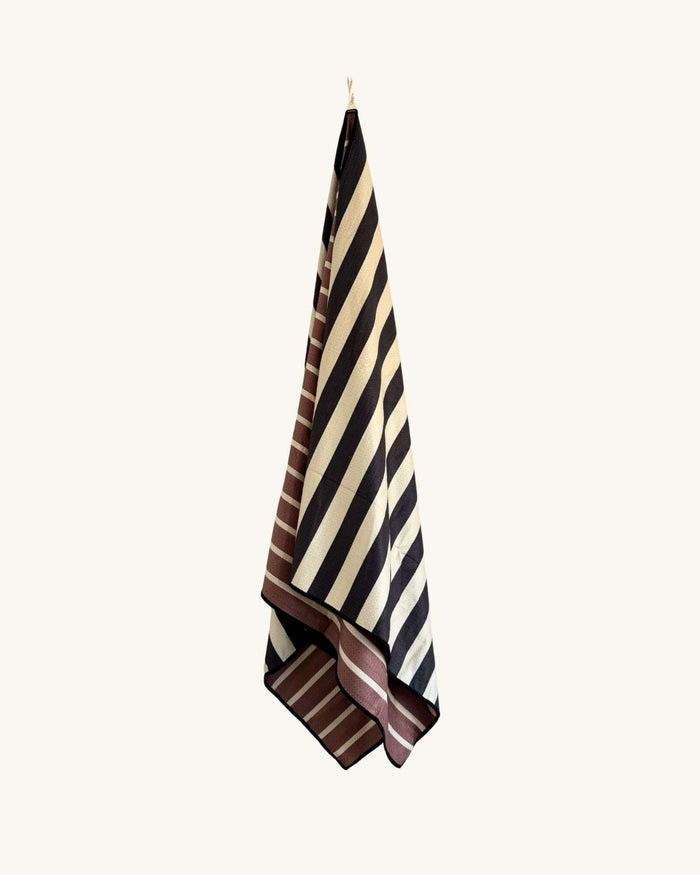 Monochrome Lite sand-free beach towel, Sand Society