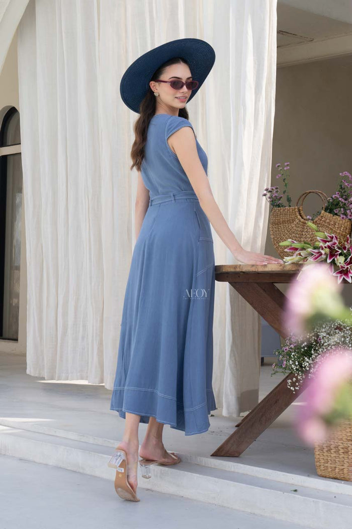 Casual blue midi dress summer outfit