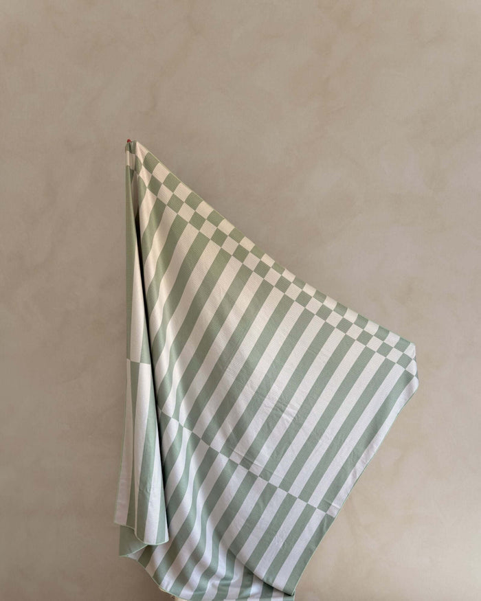 Pistachio XL sand-free beach towel for two, Sand Society