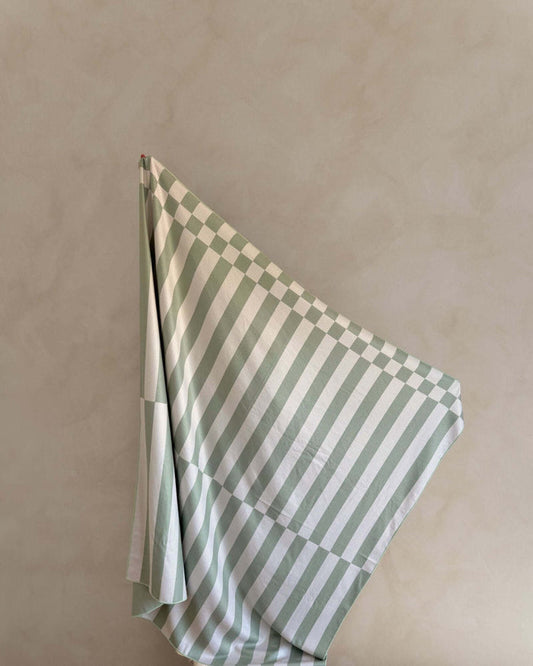 Pistachio XL sand-free beach towel for two, Sand Society
