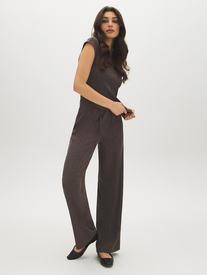 Charcoal Textured Knit Wide-Leg Pull-On Pant - Side Profile View - Suzy Shier