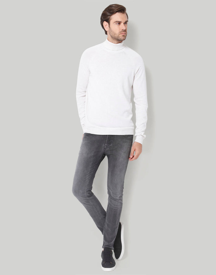 White Pullover
